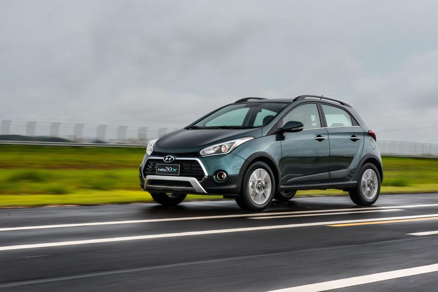  Hyundai HB20X 2015 года  (фото 11 из 25)